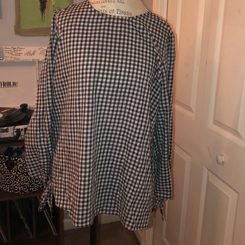 Black and white checkered top